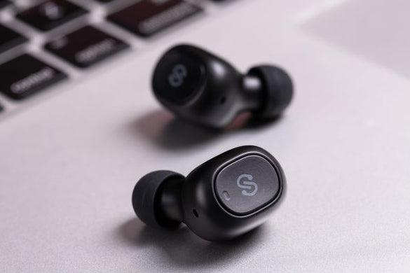 Gravure personnalisée d'un boîtier USB et d'un casque : des moyens créatifs de personnaliser la technologie