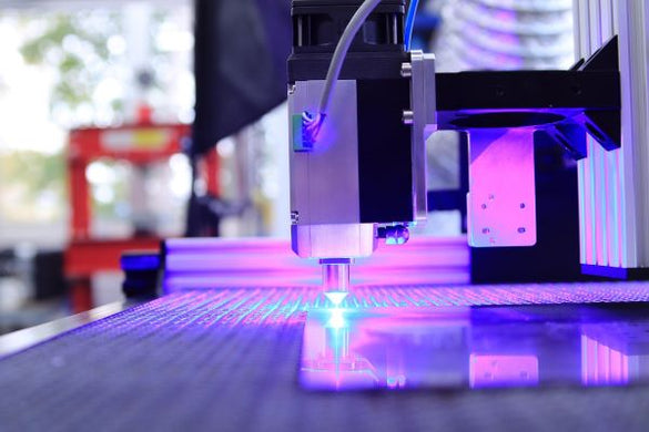 Gravure laser sûre et fluide avec OMTech Laser