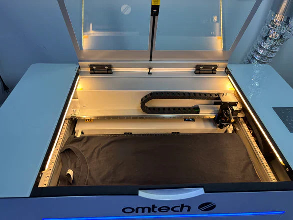 Gravure laser sur T-shirt : maîtrisez la personnalisation de T-shirts