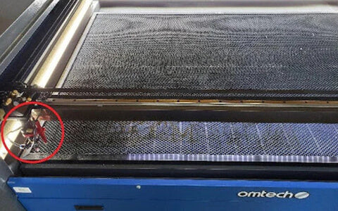 ALIGNEMENT DU MIROIR D'UN GRAVEUR LASER