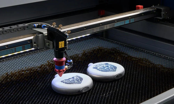 Comment le laser OMTech transforme-t-il le métal en chefs-d'œuvre légendaires ?