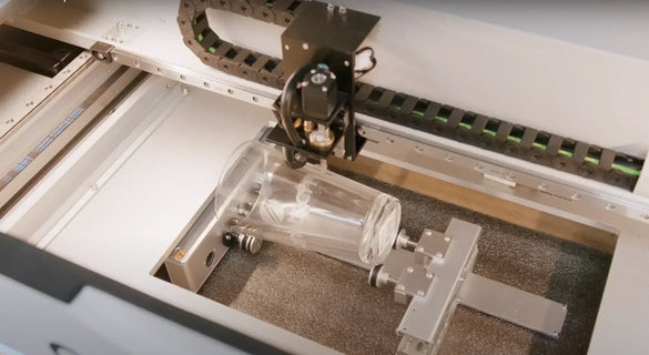 Maîtrise de la profondeur de gravure sur verre : réglez vos paramètres laser comme un pro